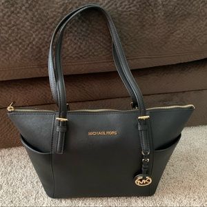 Micheal Kors black purse